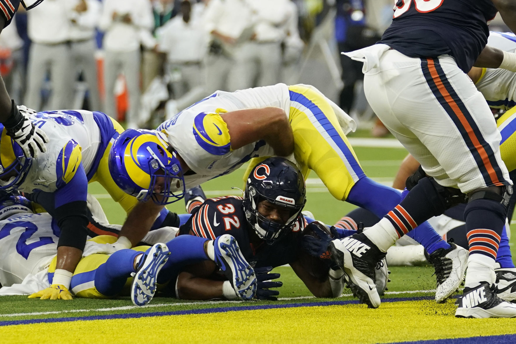 Bears Rams Football